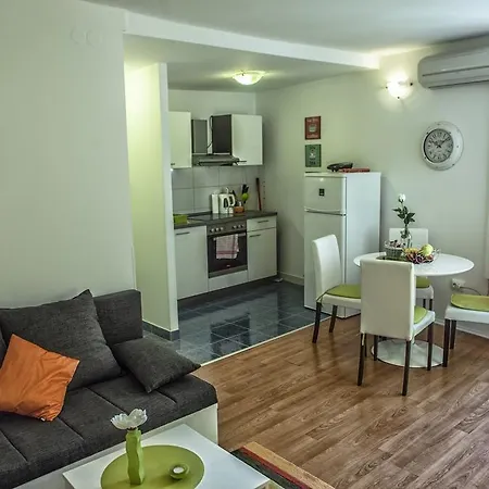 Апартаменти West