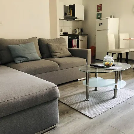 West Wall Apartment *