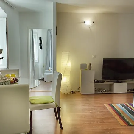 Apartment West Wall Split