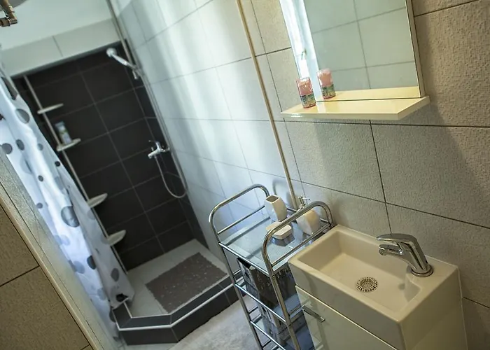 Apartment West Split