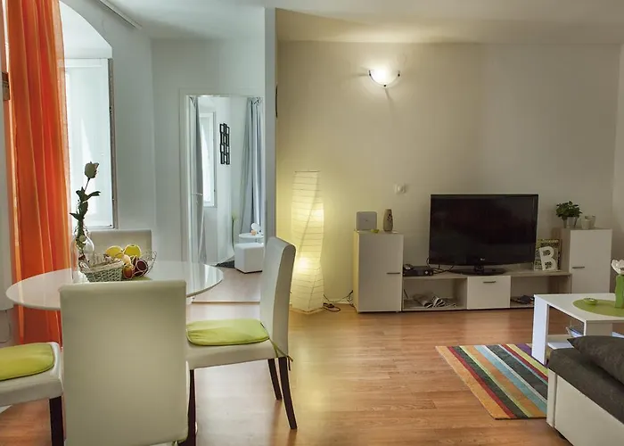 Apartment West Split